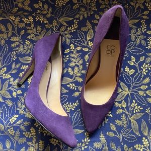 Barney's New York vero cuoio purple suede heels.